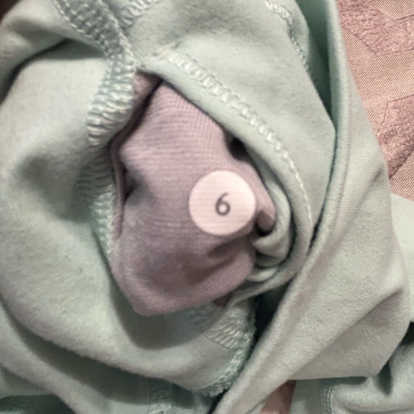 Lululemon sz 6, light mint green leggings - retail $98 - Picture 2 of 9